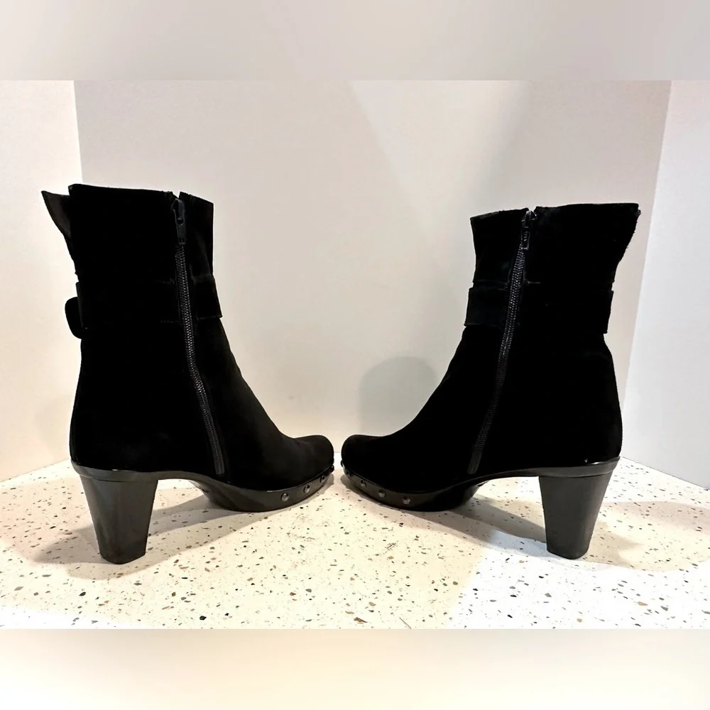 Stuart WEITZMAN‎ Black Suede Heeled Buckle Ankle Bootie